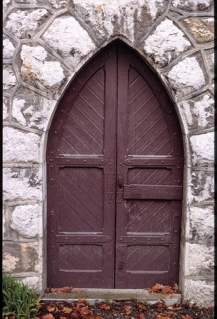 Une porte néo-gothique